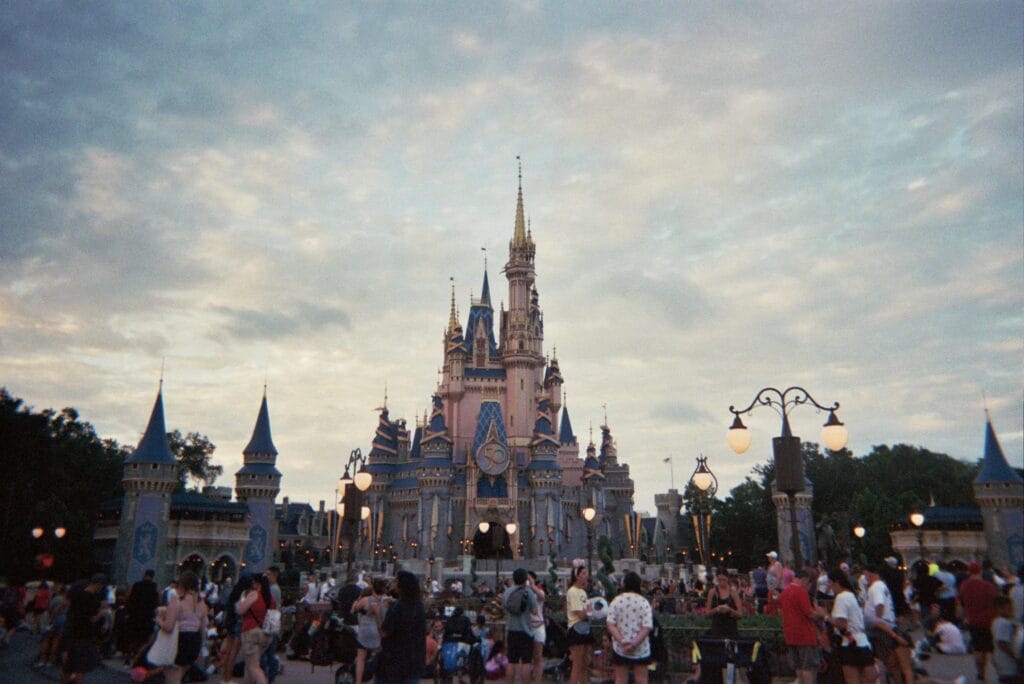 Avoiding one of the biggest mistakes in Disney world: crowding around the Cinderella Castle